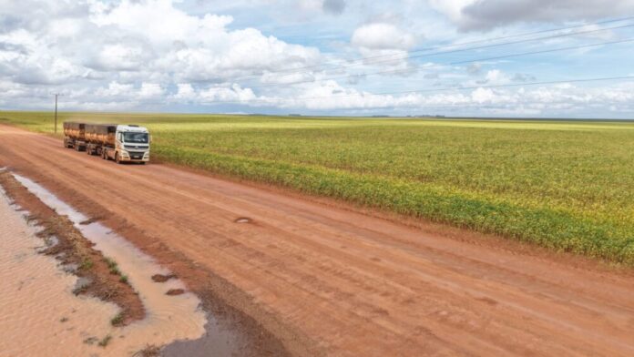 estradas-de-terra-ampliam-gargalos-logisticos-e-elevam-custos-para-produtores-em-mato-grosso