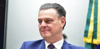 deputados-de-oposicao-acionam-o-stf-e-pedem-impeachment-do-ministro-carlos-favaro