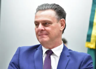deputados-de-oposicao-acionam-o-stf-e-pedem-impeachment-do-ministro-carlos-favaro
