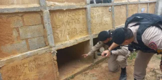 mulher-e-retirada-viva-de-tumulo-apos-gritar-por-socorro 