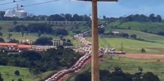 carretas-com-soja-enfrentam-fila-de-25-km-a-caminho-do-porto-de-miritituba