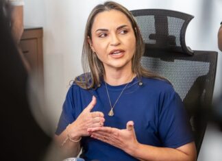 vania-rebate-abilio-e-diz-que-vai-assumir-prefeitura-sempre-que-houver-previsao-legal