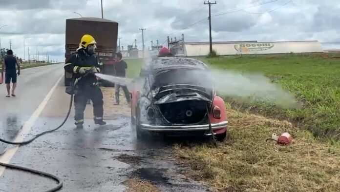 fusca-e-destruido-por-incendio-na-br-163-em-sorriso fusca-e-destruido-por-incendio-na-br-163-em-sorriso