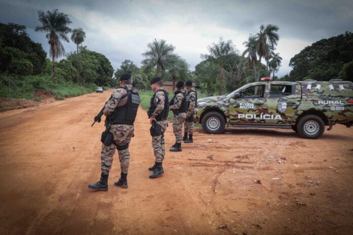 ladroes-invadem-chacara-em-colider,-danificam-hilux-e-furtam-cheques-e-eletronicos ladroes-invadem-chacara-em-colider,-danificam-hilux-e-furtam-cheques-e-eletronicos