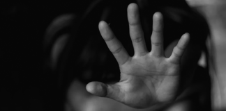 mae-e-presa-pela-pm-por-tentar-‘vender’-filhas-de-12-e-14-anos-por-r$-250-para-sexo-em-cuiaba