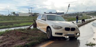 motorista-perde-controle-de-bmw-e-colide-contra-poste-na-br-163-em-sorriso