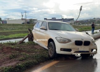 Motorista perde controle de BMW e colide contra poste na BR-163 em Sorriso motorista-perde-controle-de-bmw-e-colide-contra-poste-na-br-163-em-sorriso