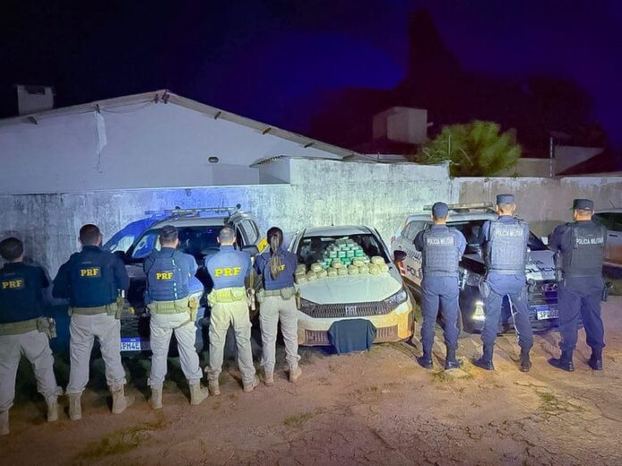 prf-flagra-55-tabletes-de-drogas-em-carro-durante-abordagem-em-posto-e-prende-traficante prf-flagra-55-tabletes-de-drogas-em-carro-durante-abordagem-em-posto-e-prende-traficante