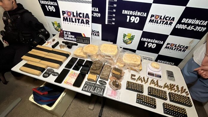 policia-apreende-13-kg-de-drogas-e-prende-6-pessoas-em-casa-usada-pelo-trafico-em-sorriso policia-apreende-13-kg-de-drogas-e-prende-6-pessoas-em-casa-usada-pelo-trafico-em-sorriso