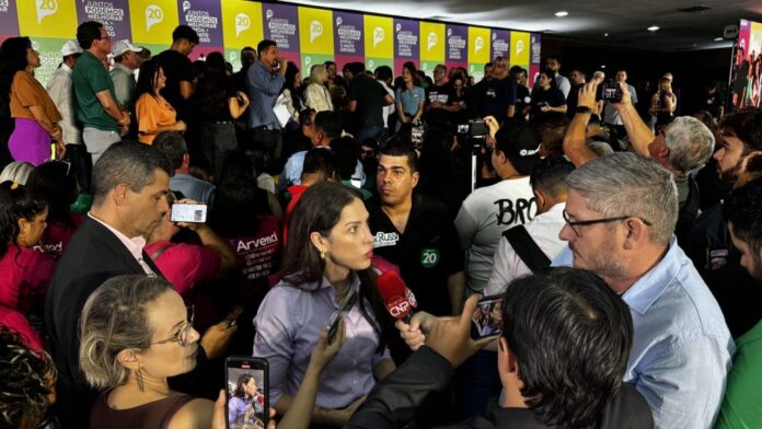 em-ato-de-filiacao-do-podemos,-janaina-riva-nao-descarta-alianca-entre-mdb-e-sigla-de-max-russi em-ato-de-filiacao-do-podemos,-janaina-riva-nao-descarta-alianca-entre-mdb-e-sigla-de-max-russi