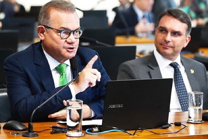 wellington-fagundes-diz-que-flavio-bolsonaro-pode-subir-em-diferentes-palanques-em-mt