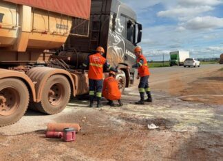 principio-de-incendio-em-carreta-e-controlado-por-motorista-e-bombeiros-em-sorriso