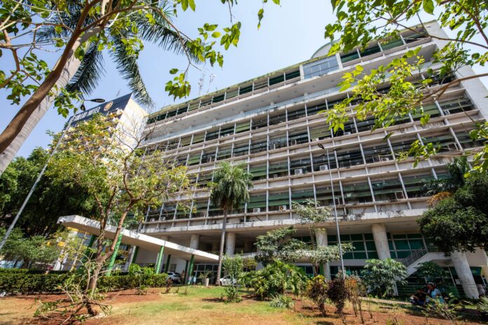 prefeito-confirma-enfermeiro-na-saude-e-advogado-no-planejamento,-e-avalia-nome-para-educacao