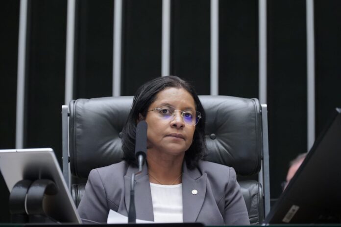 gisela-preside-camara-federal,-relata-e-aprova-pl-que-libera-spray-de-pimenta gisela-preside-camara-federal,-relata-e-aprova-pl-que-libera-spray-de-pimenta