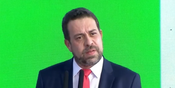 boulos-diz-que-governo-lula-defende-mais-uma-taxa,-agora-para-entregadores boulos-diz-que-governo-lula-defende-mais-uma-taxa,-agora-para-entregadores