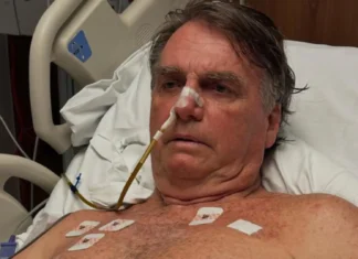 bolsonaro-passa-mal-na-prisao-e-e-levado-a-hospital-em-brasilia,-diz-flavio