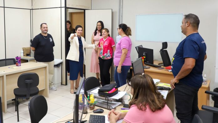 prefeita-apresenta-nova-secretaria-maria-fernanda-aos-servidores-da-educacao prefeita-apresenta-nova-secretaria-maria-fernanda-aos-servidores-da-educacao