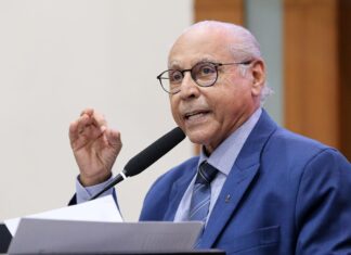 Júlio endurece discurso, diz que União “bancou” vereadora e cobra permanência no partido julio-endurece-discurso,-diz-que-uniao-“bancou”-vereadora-e-cobra-permanencia-no-partido