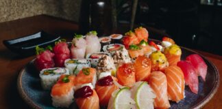 homem-invade-restaurante-japones-em-sorriso,-se-arrepende-e-chama-a-policia-para-se-entregar