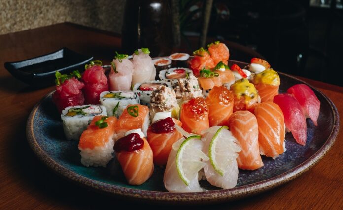 homem-invade-restaurante-japones-em-sorriso,-se-arrepende-e-chama-a-policia-para-se-entregar homem-invade-restaurante-japones-em-sorriso,-se-arrepende-e-chama-a-policia-para-se-entregar
