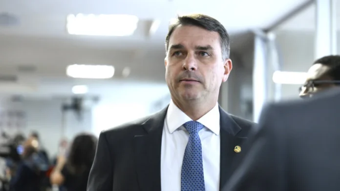 flavio-bolsonaro-confirma-presenca-em-megaevento-da-direita-em-mato-grosso-no-dia-24