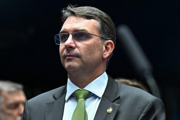 evento-da-direita-em-mt-e-adiado-por-“conflito-de-agenda”-de-flavio-bolsonaro evento-da-direita-em-mt-e-adiado-por-“conflito-de-agenda”-de-flavio-bolsonaro