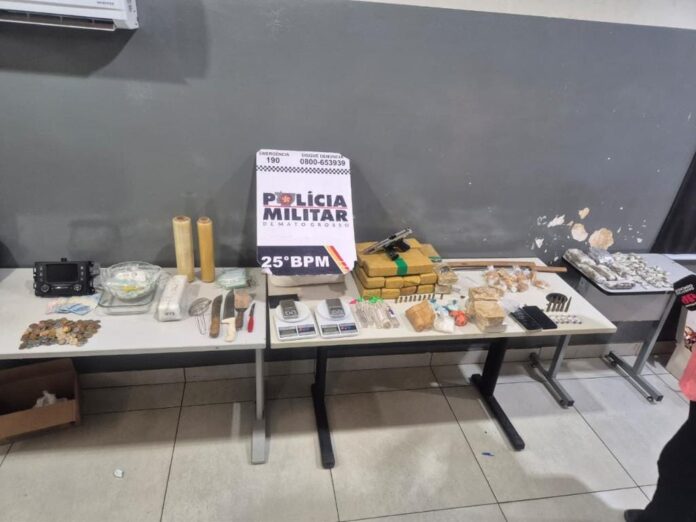 briga-de-casal-termina-com-jovem-presa-com-15-tabletes-de-maconha-e-pistola briga-de-casal-termina-com-jovem-presa-com-15-tabletes-de-maconha-e-pistola