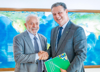 Ministro de MT é exonerado para tirar voto da oposição em votação de relatório que cita Lulinha ministro-de-mt-e-exonerado-para-tirar-voto-da-oposicao-em-votacao-de-relatorio-que-cita-lulinha