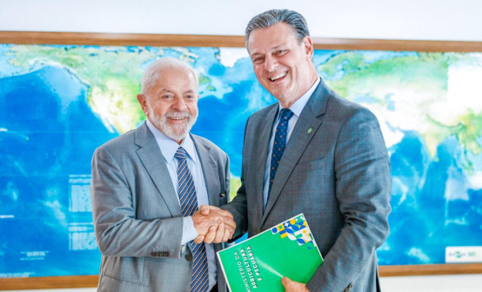 ministro-de-mt-e-exonerado-para-tirar-voto-da-oposicao-em-votacao-de-relatorio-que-cita-lulinha ministro-de-mt-e-exonerado-para-tirar-voto-da-oposicao-em-votacao-de-relatorio-que-cita-lulinha