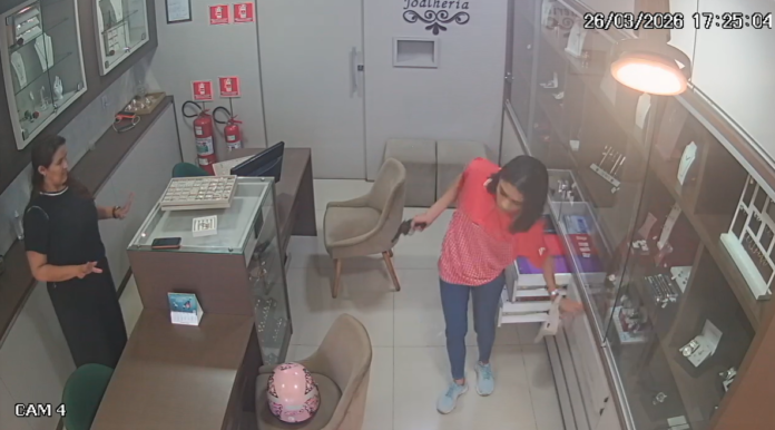 casal-e-preso-por-roubo-em-joalheira-de-cuiaba;-imagens-mostram-acao