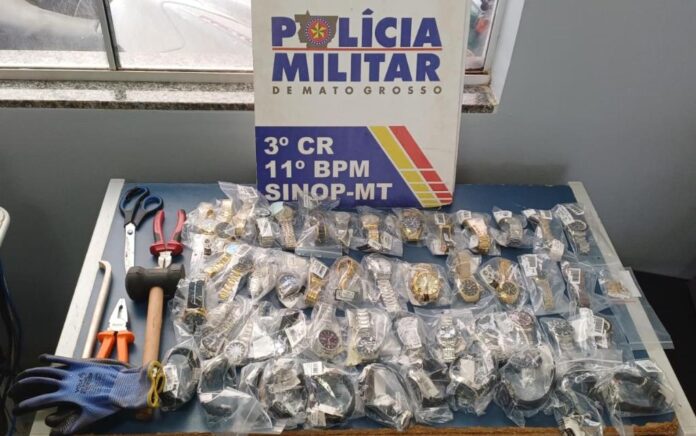 homem-e-preso-por-furtar-49-relogios-e-joias-em-shopping-de-sinop homem-e-preso-por-furtar-49-relogios-e-joias-em-shopping-de-sinop