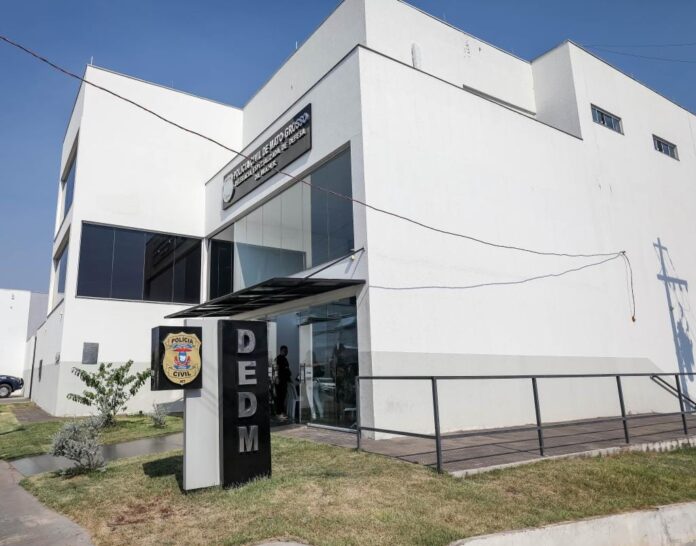 jovem-e-preso-pela-pc-em-vg-por-ameaca-de-morte-e-atear-fogo-na-casa-da-mae-em-cuiaba jovem-e-preso-pela-pc-em-vg-por-ameaca-de-morte-e-atear-fogo-na-casa-da-mae-em-cuiaba