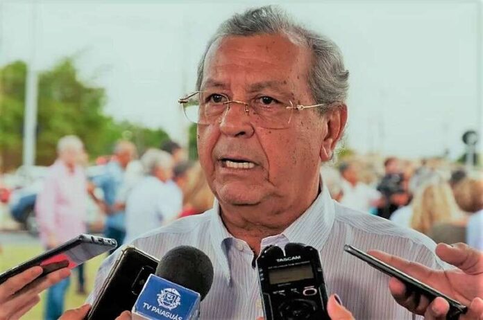 jayme-campos-se-emociona-e-nega-recuo-de-pre-candidatura-ao-governo:-“ninguem-me-tira-do-pareo” jayme-campos-se-emociona-e-nega-recuo-de-pre-candidatura-ao-governo:-“ninguem-me-tira-do-pareo”