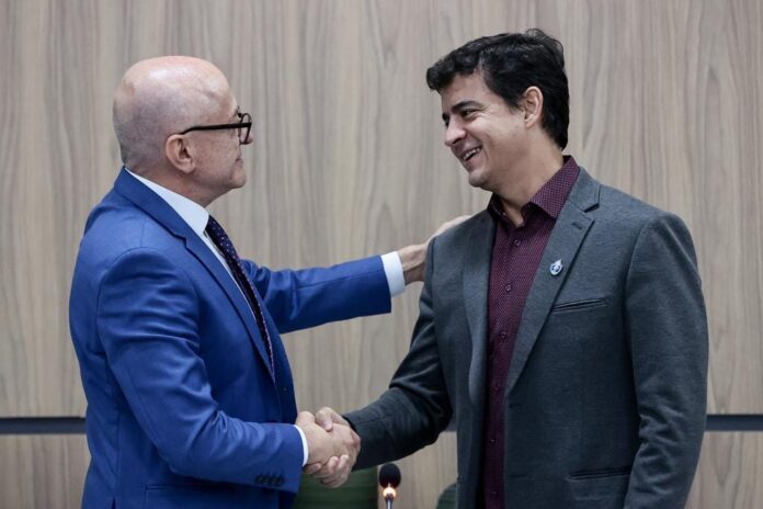 juliano-melo-assume-com-a-missao-de-fortalecer-fila-zero-e-ampliar-centros-de-diagnostico juliano-melo-assume-com-a-missao-de-fortalecer-fila-zero-e-ampliar-centros-de-diagnostico