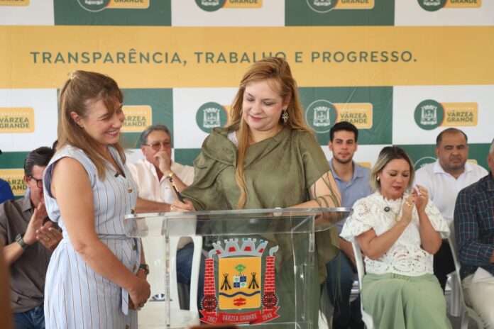 valeria-nogueira-toma-posse-como-nova-secretaria-de-saude-de-varzea-grande valeria-nogueira-toma-posse-como-nova-secretaria-de-saude-de-varzea-grande