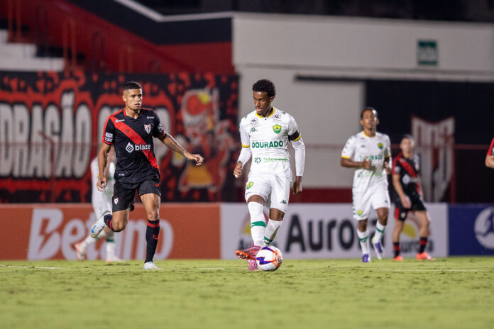 cuiaba-perde-para-o-atletico-go-fora-de-casa,-mas-reage-no-segundo-tempo-e-pressiona-ate-o-fim cuiaba-perde-para-o-atletico-go-fora-de-casa,-mas-reage-no-segundo-tempo-e-pressiona-ate-o-fim