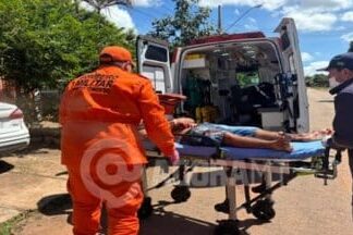 Homem é baleado cinco vezes em frente de casa e corre por 100 metros para pedir ajudar homem-e-baleado-cinco-vezes-em-frente-de-casa-e-corre-por-100-metros-para-pedir-ajudar