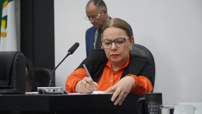 paula-calil-nega-articulacao-para-mudar-regimento-e-disputar-reeleicao-da-presidencia paula-calil-nega-articulacao-para-mudar-regimento-e-disputar-reeleicao-da-presidencia