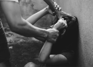 Motorista de aplicativo persegue mulher, invade casa e agride casal de madrugada em Cuiabá motorista-de-aplicativo-persegue-mulher,-invade-casa-e-agride-casal-de-madrugada-em-cuiaba