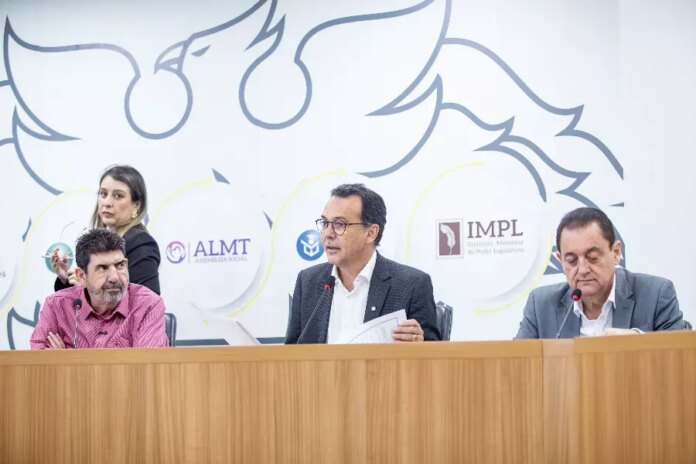 comissao-aprova-convocacao-do-secretario-de-saude-para-explicar-demissoes-no-samu comissao-aprova-convocacao-do-secretario-de-saude-para-explicar-demissoes-no-samu
