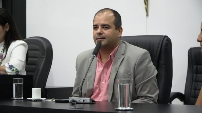 “querem-mudar-a-regra-para-se-manter-no-poder”,-acusa-ilde-taques-sobre-reeleicao-de-paula-calil