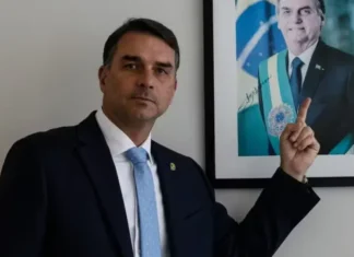 agro-ignora-lula-e-convida-flavio-bolsonaro-para-evento-em-mato-groso-em-ano-eleitoral