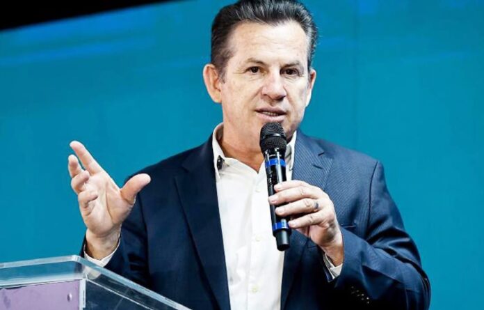 mauro-mendes-projeta-vitoria-de-flavio-bolsonaro-em-mt:-“tempo-do-pt-acabou”
