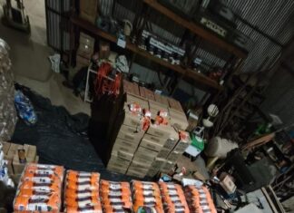 PM prende faccionados com carga ilegal de produtos alimentícios e de limpeza pm-prende-faccionados-com-carga-ilegal-de-produtos-alimenticios-e-de-limpeza