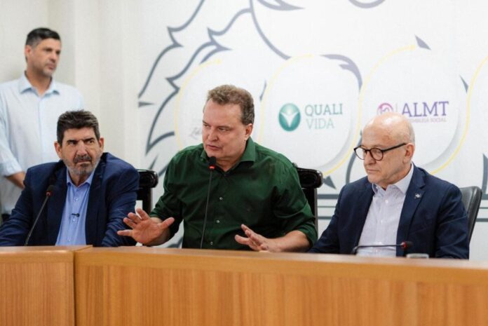 al-cobra-ampliacao-de-recursos-para-municipios-e-governador-sinaliza-atuacao-do-estado al-cobra-ampliacao-de-recursos-para-municipios-e-governador-sinaliza-atuacao-do-estado