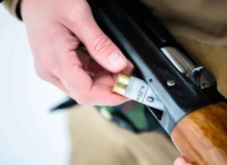 Homem é baleado na cabeça em confraternização na casa de vizinho e sobrevive homem-e-baleado-na-cabeca-em-confraternizacao-na-casa-de-vizinho-e-sobrevive