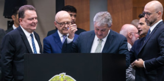 tera-que-mudar-a-constituicao-estadual-para-limitar-verba-de-eventos,-diz-lider-do-governo