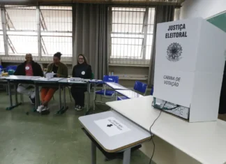 Reta final: Prazo para obter ou regularizar título eleitoral termina nesta quarta-feira reta-final:-prazo-para-obter-ou-regularizar-titulo-eleitoral-termina-nesta-quarta-feira