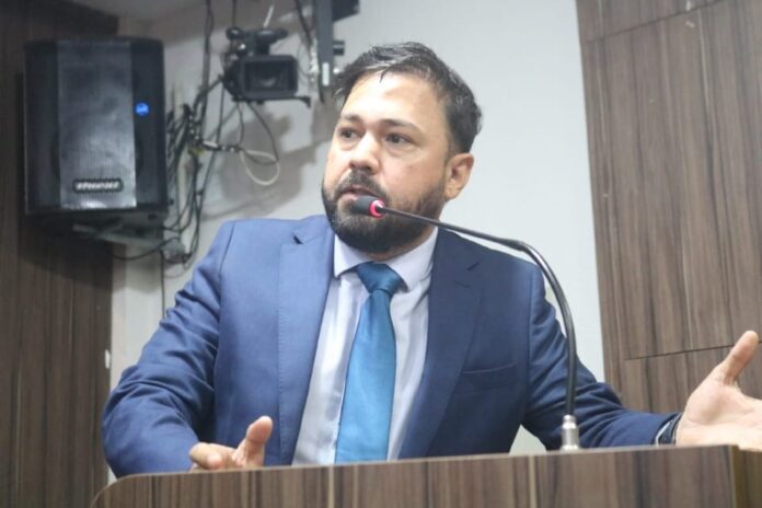 vereador-de-vg-encontra-suposto-grampo-escondido-em-gabinete-e-aciona-a-policia-civil vereador-de-vg-encontra-suposto-grampo-escondido-em-gabinete-e-aciona-a-policia-civil
