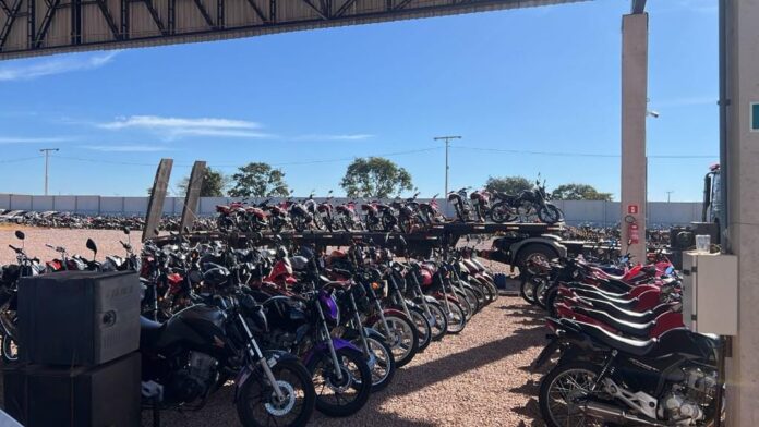 policia-militar-apreende-95-motocicletas-e-um-carro-durante-“rolezinho”-em-mt policia-militar-apreende-95-motocicletas-e-um-carro-durante-“rolezinho”-em-mt